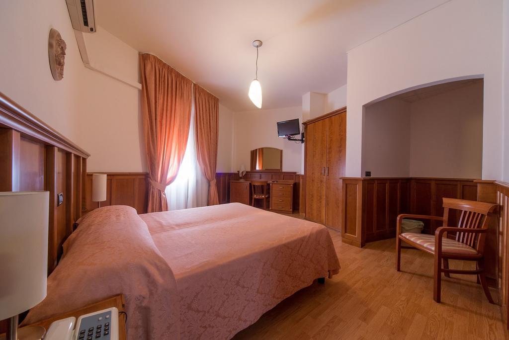Hotel Del Camerlengo Fara San Martino Værelse billede