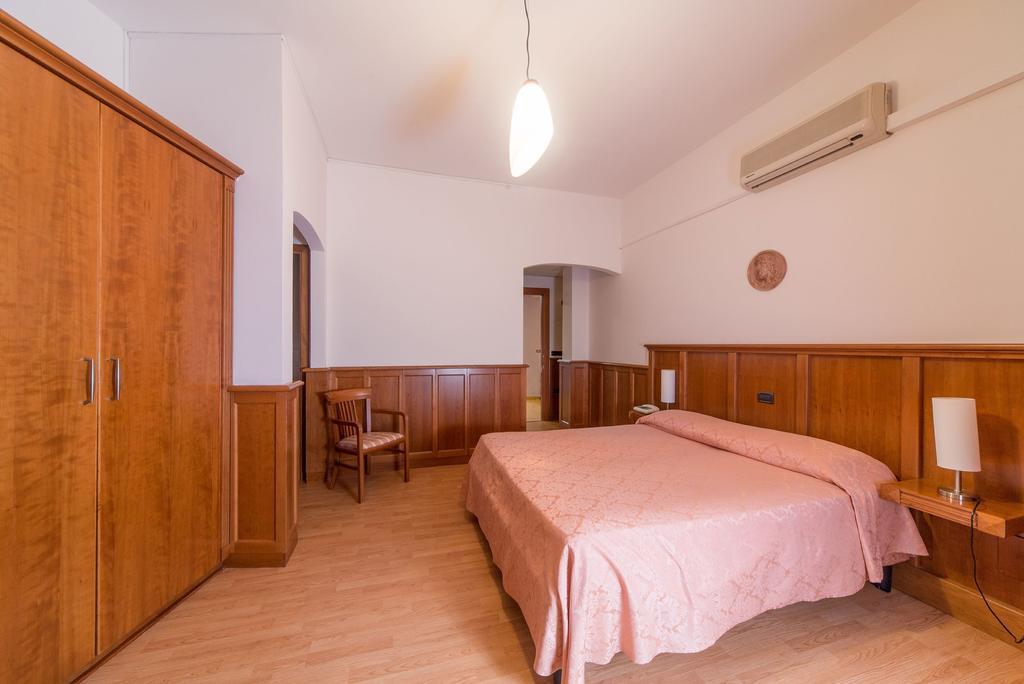 Hotel Del Camerlengo Fara San Martino Værelse billede