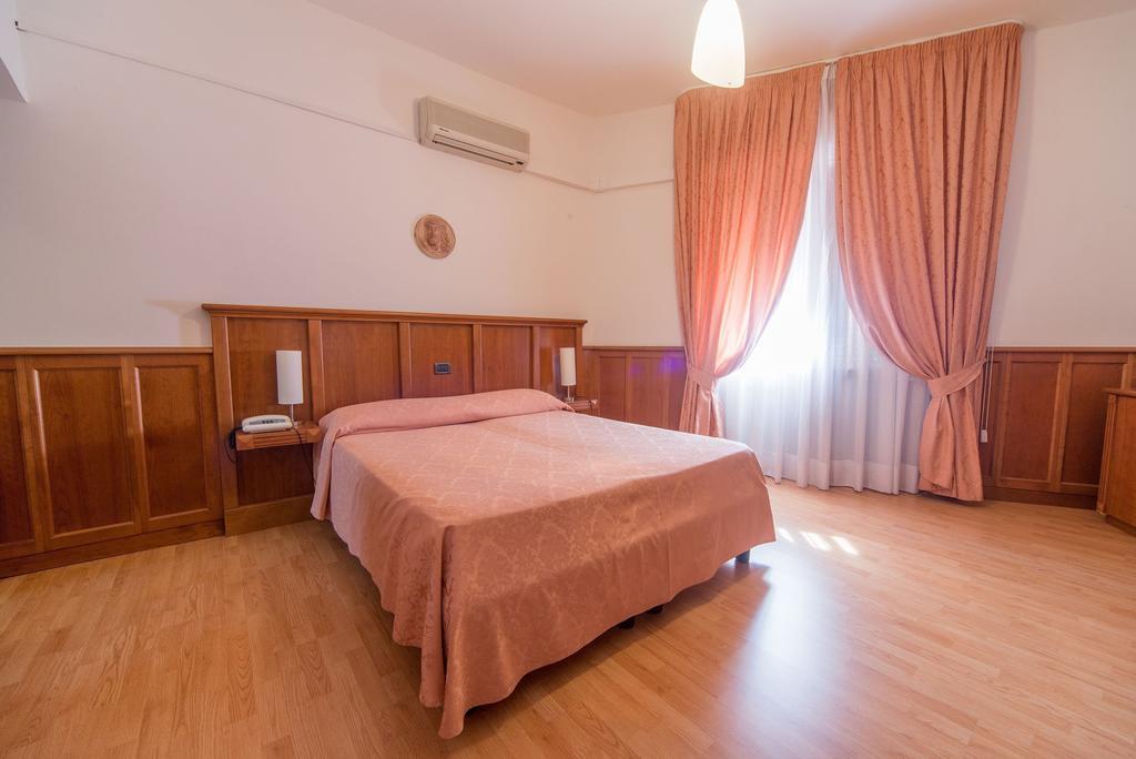 Hotel Del Camerlengo Fara San Martino Værelse billede